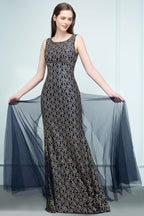 Bodenlanges, ärmelloses Ballkleid mit Rundhalsausschnitt und Spitze in Gold