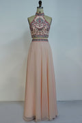Robe de bal longueur sol deux pièces ligne A à bretelles nuque en mousseline avec appliqués