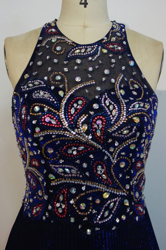 Bodenlanges, paillettenbesetztes A-Linien-Ballkleid mit Rundhalsausschnitt und ärmellosem Kristallbesatz