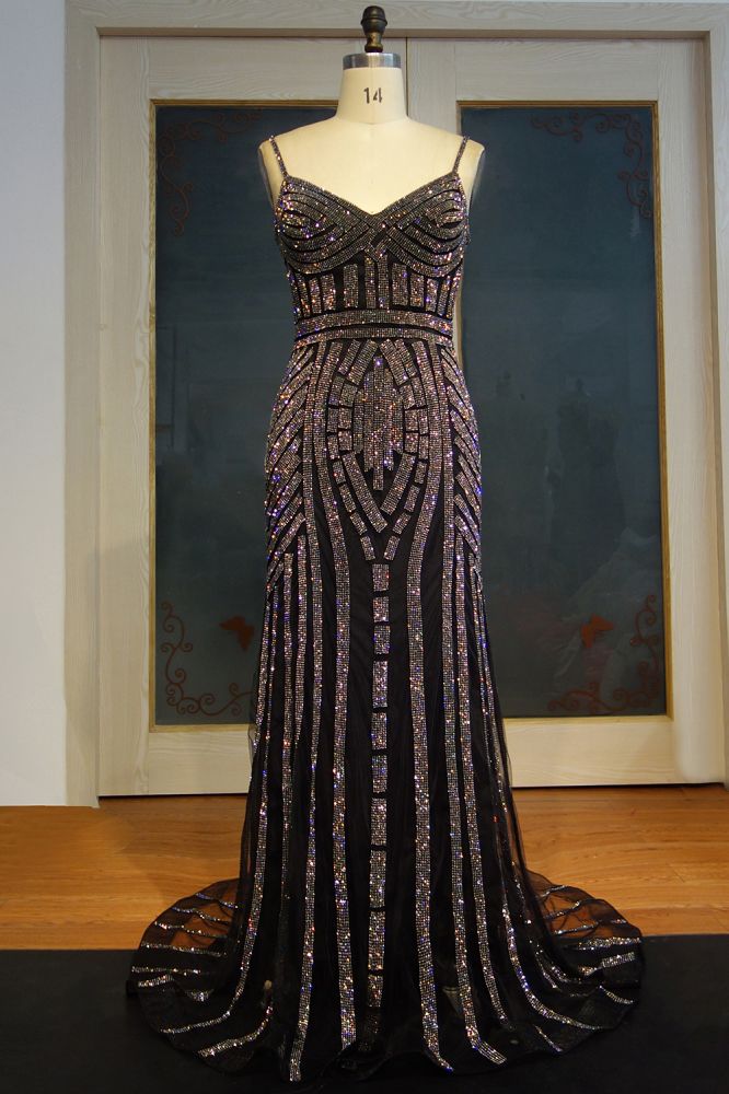 Bodenlanges Etuikleid mit Spaghettiträgern und Herzausschnitt und Paillettenmuster