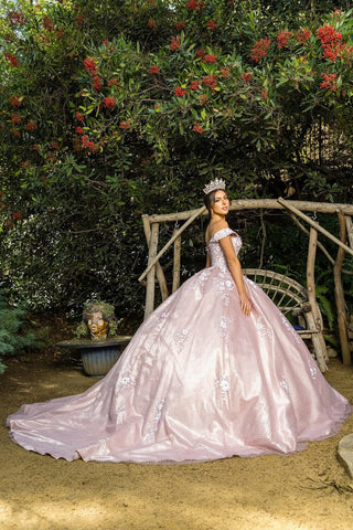 Schulterfreies Ballkleid mit Blumenapplikation von Cinderella Couture 8060J