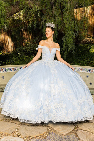 Schulterfreies Ballkleid mit Blumenstickerei von Cinderella Couture 8070J