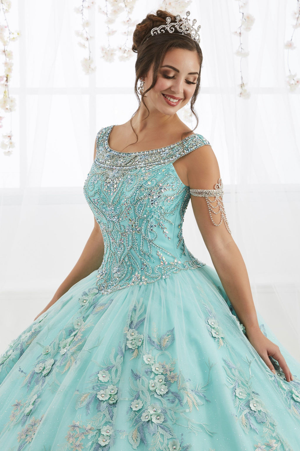 Quinceanera-Kleid mit Blumenstickerei von House of Wu 26918