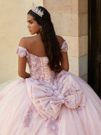 Vestido floral de quinceanera com decote ombro a ombro da House of Wu 26061