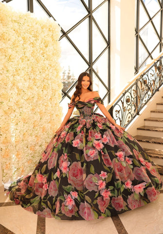 Vestido de quinceanera com estampado floral e ombros à mostra da Amarra 54214
