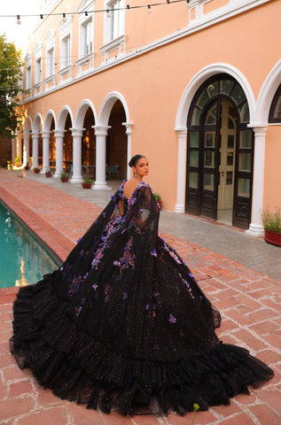 Quinceanera-Kleid mit Cape und Paillettenapplikation von Amarra 54318