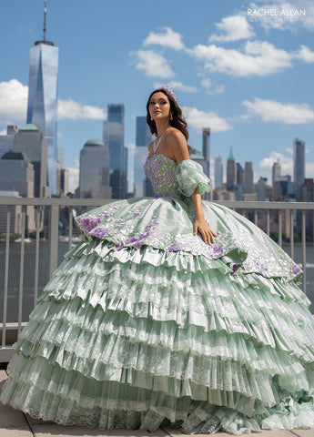 Vestido de quinceanera floral em camadas e renda, de Rachel Allan RQ5002