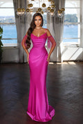 Robe de soirée fuchsia à bretelles spaghetti plissée avec franges et paillettes