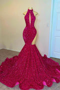 Robe de bal longue sirène à col haut et bretelles nuque en fuchsia avec paillettes