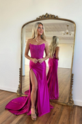 Vestido de fiesta largo sin tirantes y sin mangas de encaje con aplicaciones de sirena fucsia y abertura lateral
