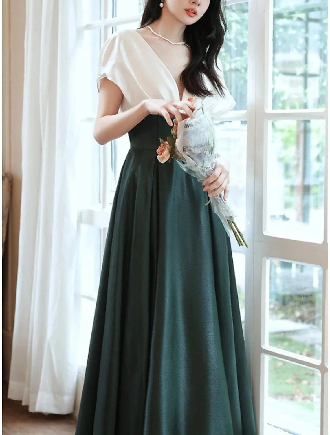 Sheath / Column Mother of the Bride Dress Wedding Guest Vintage Elegant V Neck Floor Length Satin Short Sleeve with Pleats Color Block