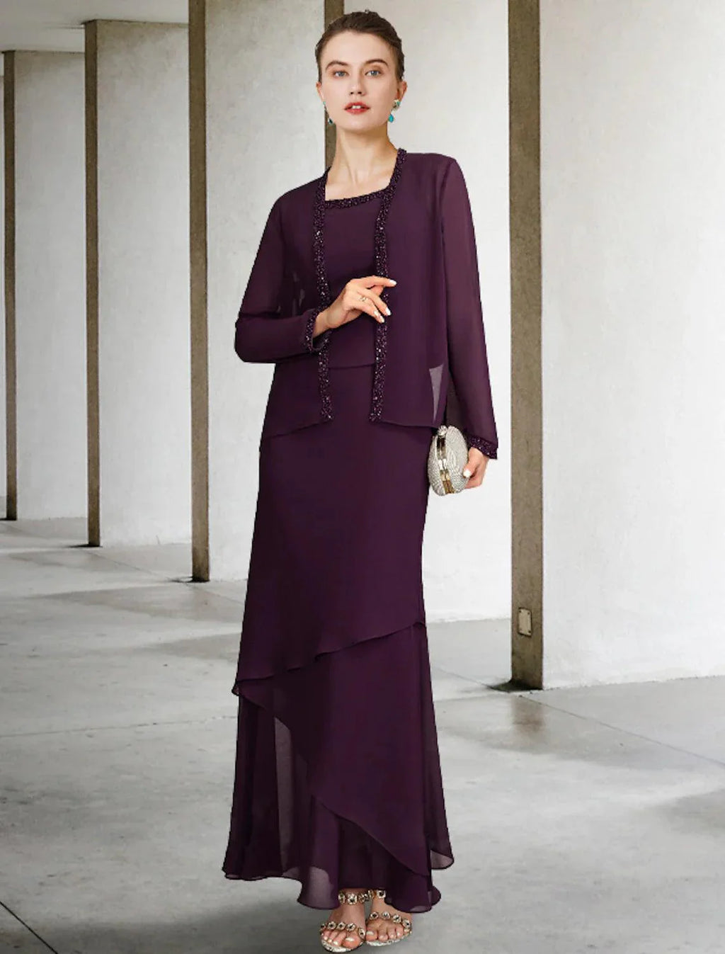 Vestido de mãe da noiva em duas peças, corte A, plus size, elegante, decote quadrado, comprimento até ao tornozelo, chiffon, sem mangas, casaco incluído, com pérolas e missangas