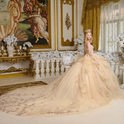 Ballkleid mit V-Ausschnitt und Rüschen von Elizabeth K GL3648