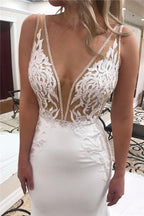 Glamouröses langes Meerjungfrauenkleid mit Applikationen, Spitze und V-Aussatz für Hochzeitskleider