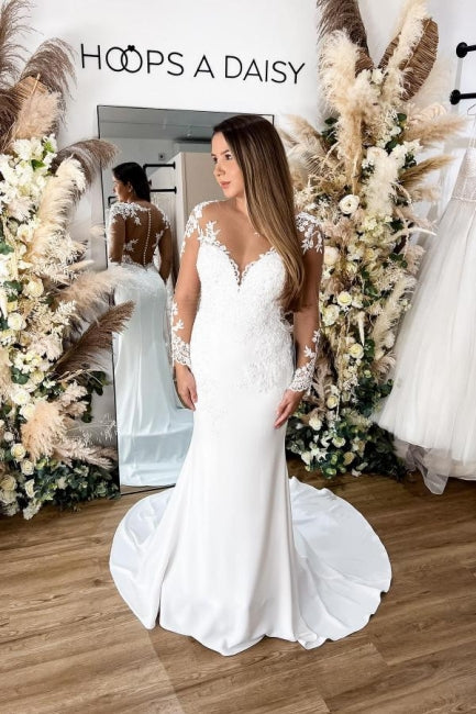 Glamouröses Meerjungfrauen-Brautkleid mit langen Ärmeln, durchsichtigem Rücken und Blumen-Spitze