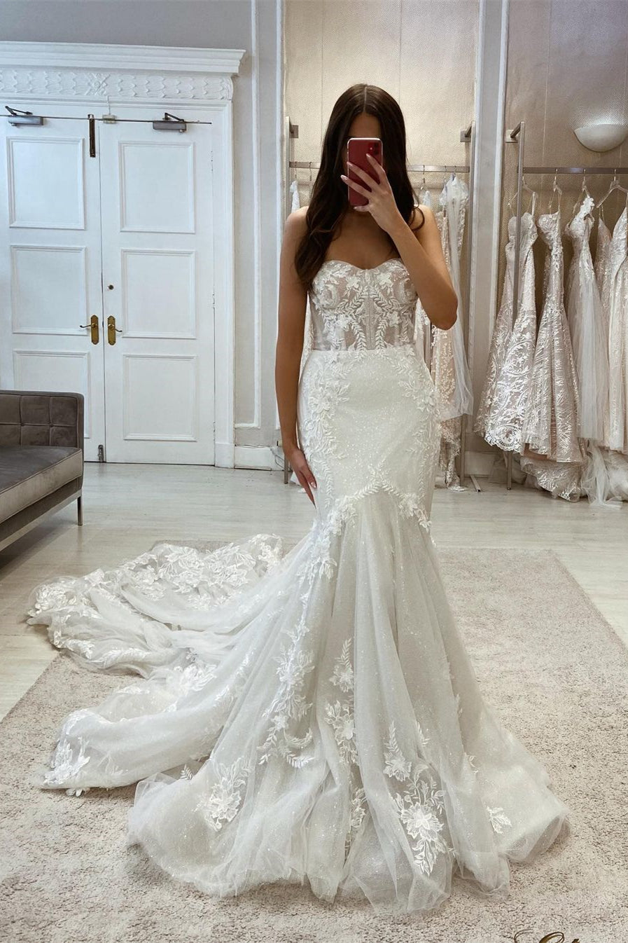 Glamouröses ärmelloses Meerjungfrauen-Brautkleid mit Applikationen, Spitze und Zug