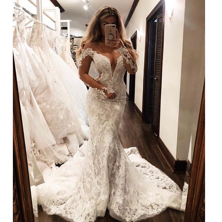 Glamouröses trägerloses Meerjungfrauen-Brautkleid mit langen Ärmeln, V-Ausschnitt und Applikationen