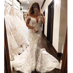 Glamouröses trägerloses Meerjungfrauen-Brautkleid mit langen Ärmeln, V-Ausschnitt und Applikationen