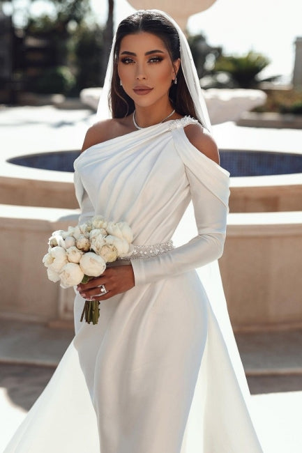 Glamouröses Meerjungfrauen-Brautkleid aus Satin mit Ein-Schulter-Träger, langen Ärmeln und Rüschen