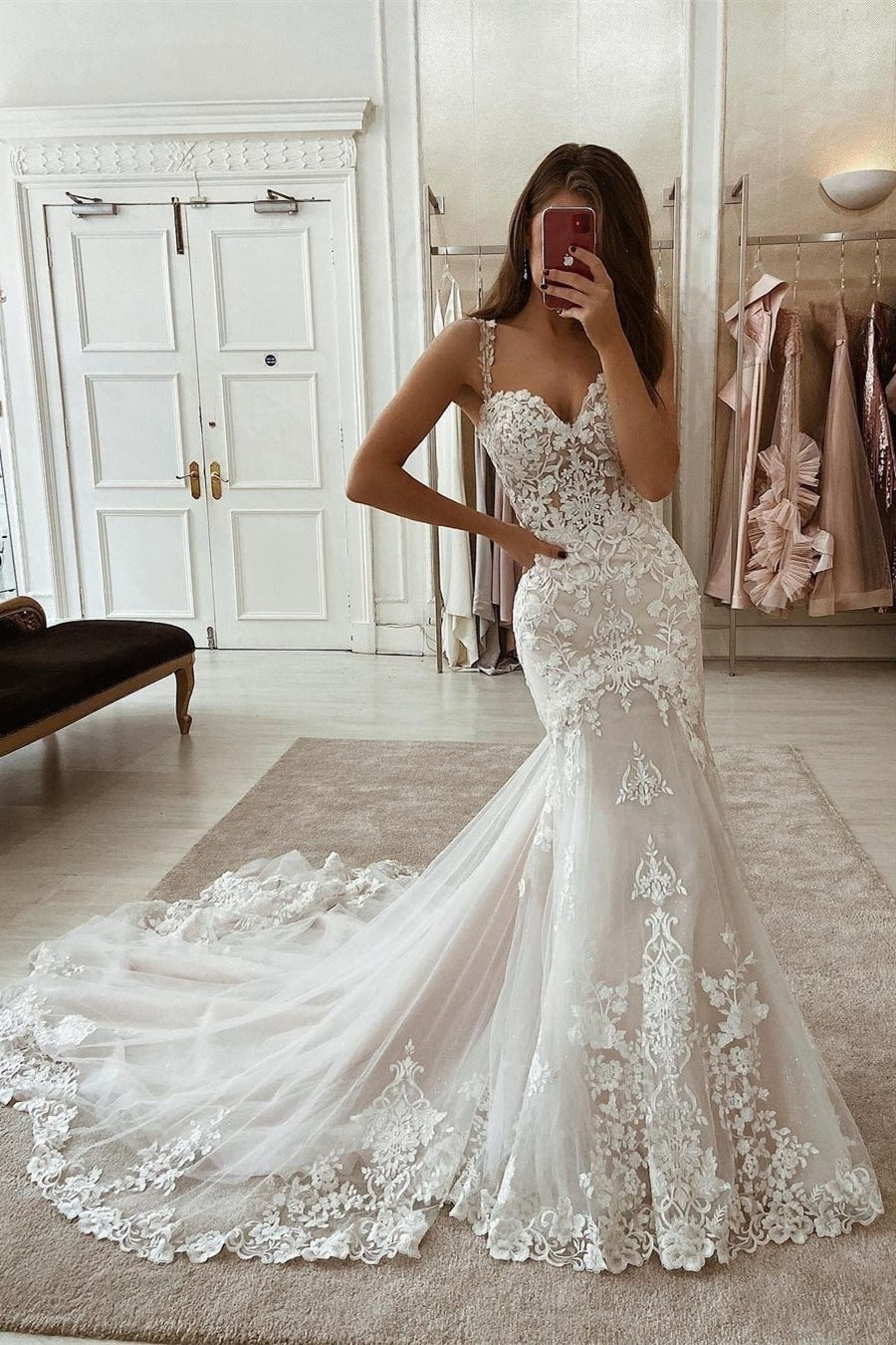 Glamouröses Meerjungfrauen-Brautkleid ohne Ärmel mit Spaghettiträgern und Spitze