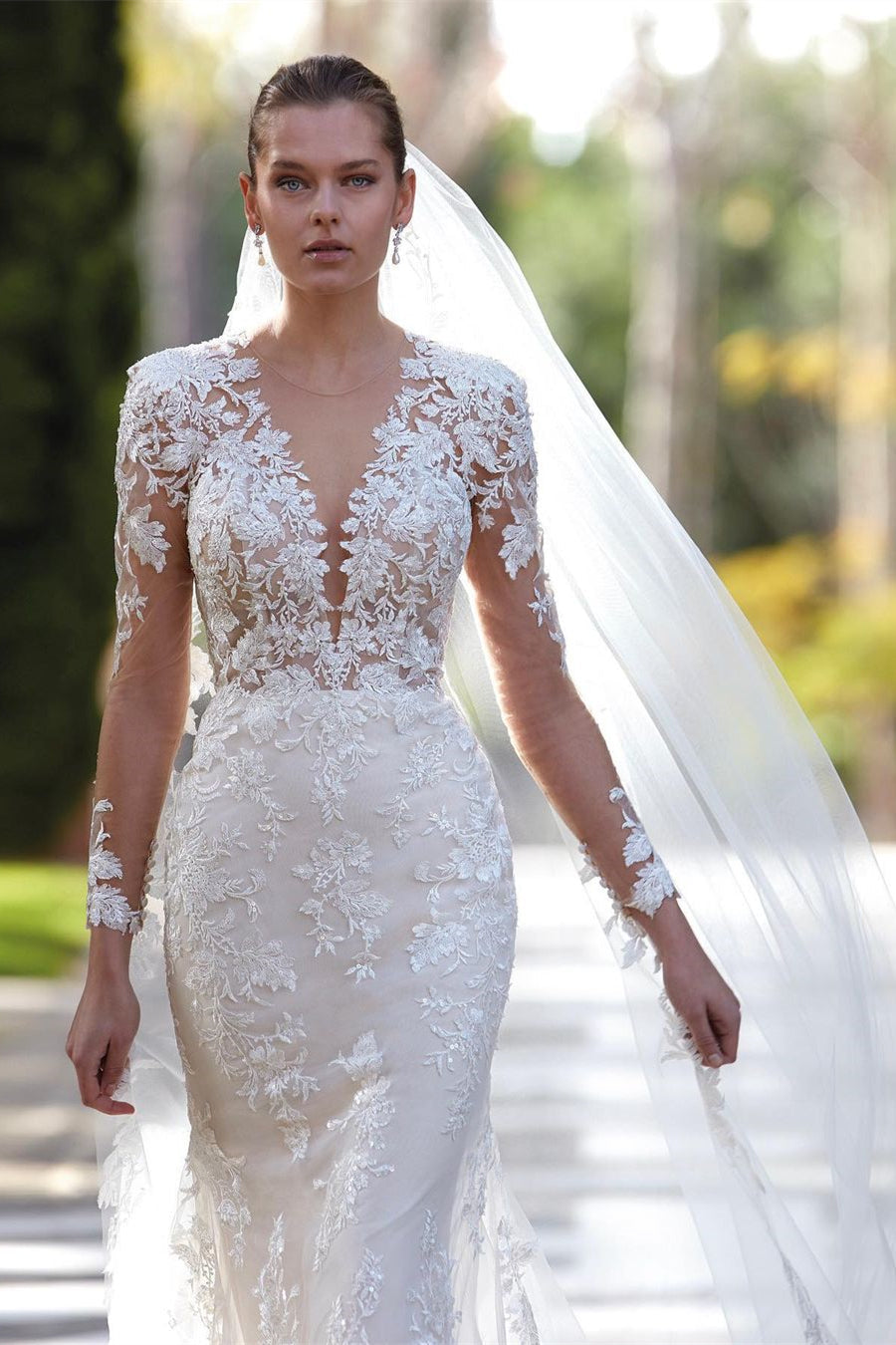 Glamouröses Meerjungfrauen-Brautkleid mit V-Ausschnitt, Applikationen, langen Ärmeln und Spitze