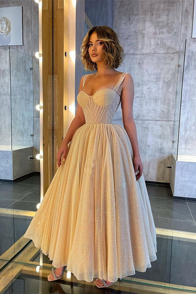Vestido de festa em tule com corte em A e glitter, com alças