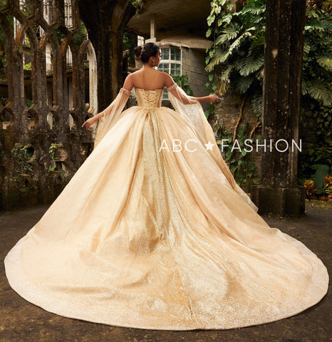 Glitzerndes Quinceanera-Kleid mit Cape-Ärmeln von Ragazza EV28-628