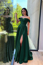 Burgunderrotes, langes, schulterfreies Abendkleid in A-Linie mit Schlitz vorne