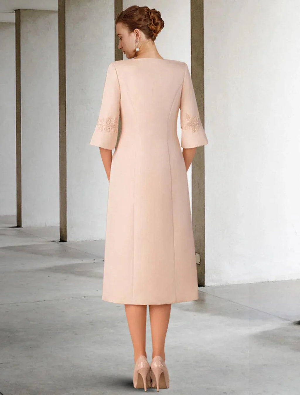 Zweiteiliges Etuikleid/Säulenkleid für die Brautmutter, elegant, für die Kirche, für den Winter, mit Jacke, kurze Ärmel, V-Ausschnitt, knielang, Spitze, Stretch-Chiffon, Applikationen, seitlich drapiert