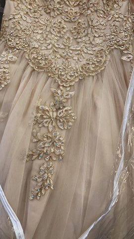 A-Linien-Ballkleid mit schulterfreien Ärmeln und goldener Applikation von Elizabeth K GL2510
