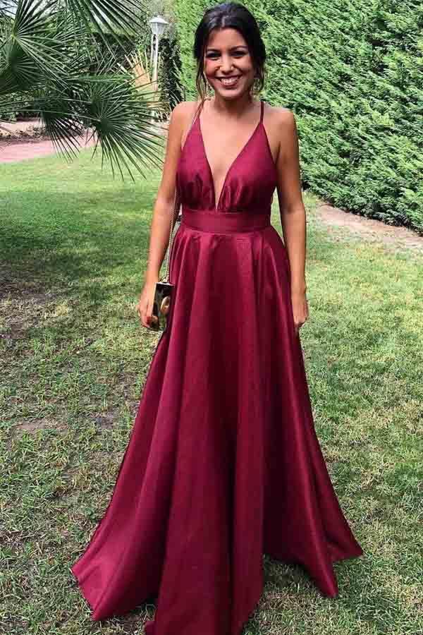 Lindo vestido de festa/formal comprido em cetim bordeaux com decote em V e corte A PM209