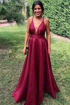 Lindo vestido de festa/formal comprido em cetim bordeaux com decote em V e corte A PM209