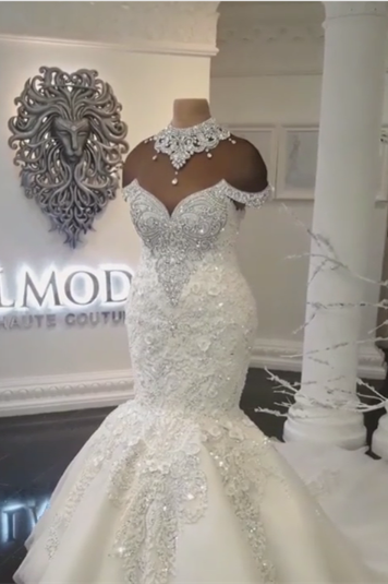 Prächtige Kristallbesetzte Brautkleider im Meerjungfrauen-Stil mit Trägerlos und Applikationen
