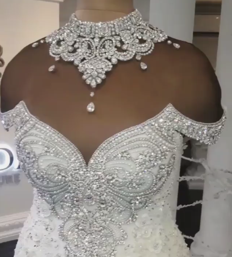 Prächtige Kristallbesetzte Brautkleider im Meerjungfrauen-Stil mit Trägerlos und Applikationen