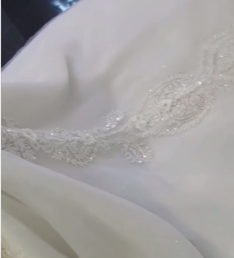 Prächtige Kristallbesetzte Brautkleider im Meerjungfrauen-Stil mit Trägerlos und Applikationen