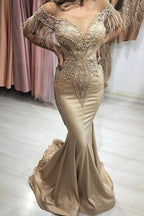 Wunderschönes schulterfreies langes Ballkleid im Meerjungfrauenstil mit Ärmeln