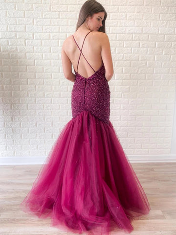 Lindos vestidos de baile compridos com decote em V e costas nuas, em tule e missangas, estilo sereia