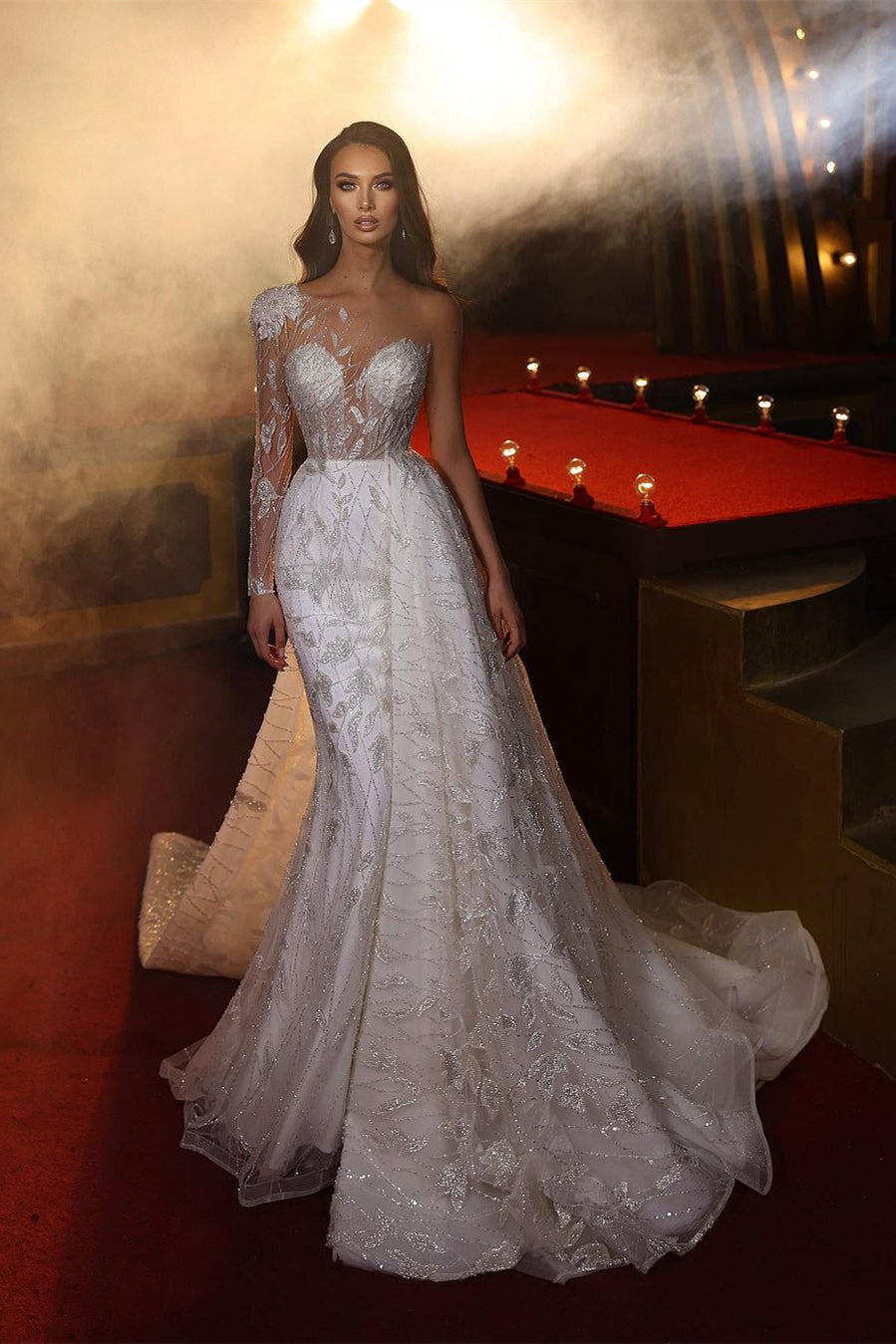 Wunderschönes Ein-Schulter-Langarm-Meerjungfrauen-Brautkleid mit Spitze