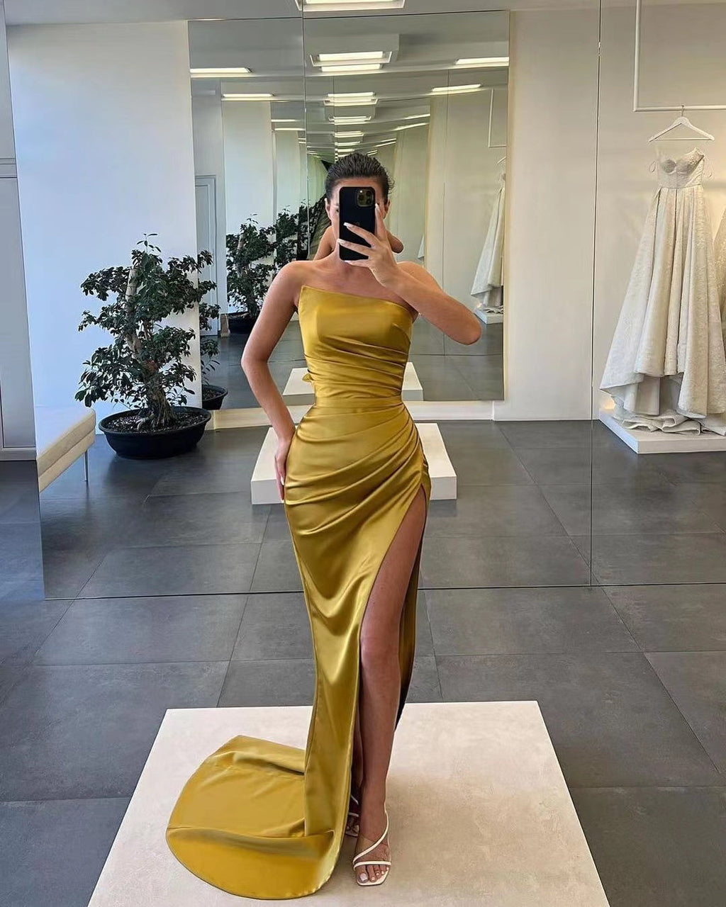 Gorgeous Red Sleeveless Satin Long Mermaid Evening Dress with Split