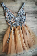 Magnifique robe de bal décolletée en V couleur pêche avec perles PD417