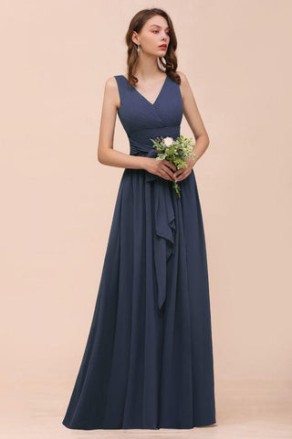 Graues Brautjungfernkleid mit seitlichem Schlitz, V-Ausschnitt, ärmellos, bodenlanges Kleid für die Braut