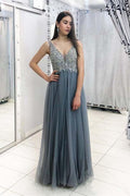 Abito da Sera Lungo in Tulle con Scollatura a V e Perline Grigie   PG890
