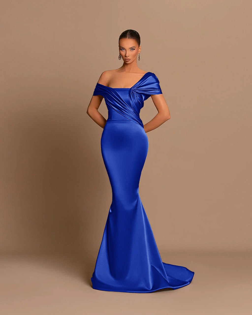 Vestidos de noite compridos em cetim azul royal com decote em V e decote em V, estilo sereia