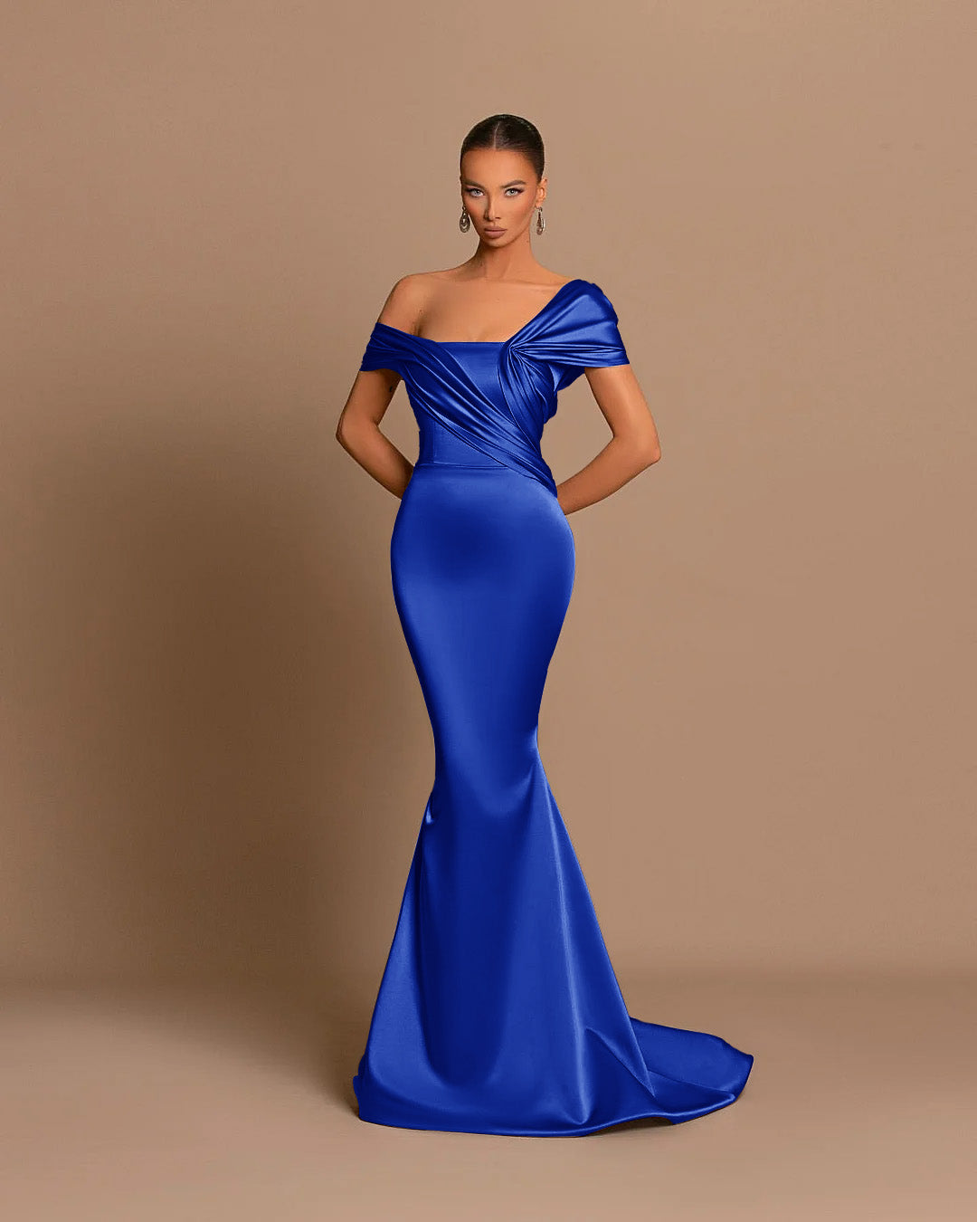 Vestidos de noite compridos em cetim azul royal com decote em V e decote em V, estilo sereia