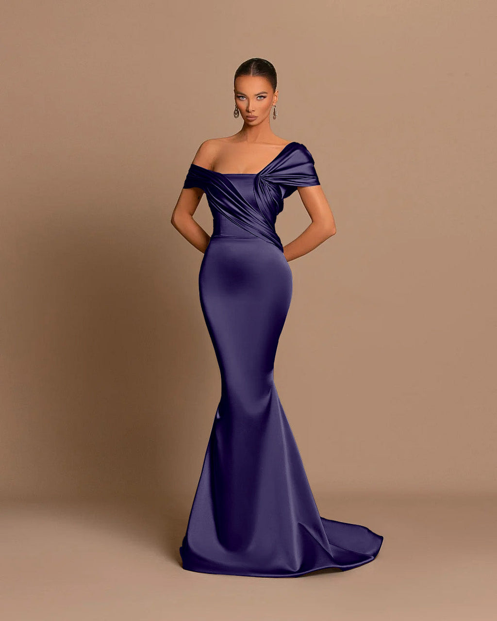 Vestidos de noite compridos em cetim azul royal com decote em V e decote em V, estilo sereia