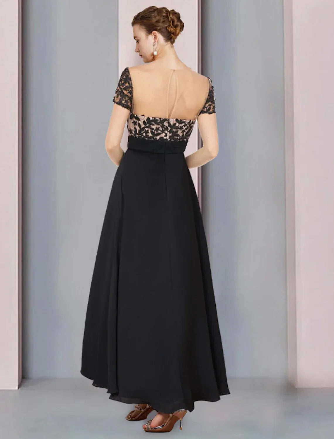 Vestido de mãe da noiva com bainha/coluna, para convidada de casamento, vintage, elegante, decote redondo, assimétrico, chiffon, manga curta com pregas de renda