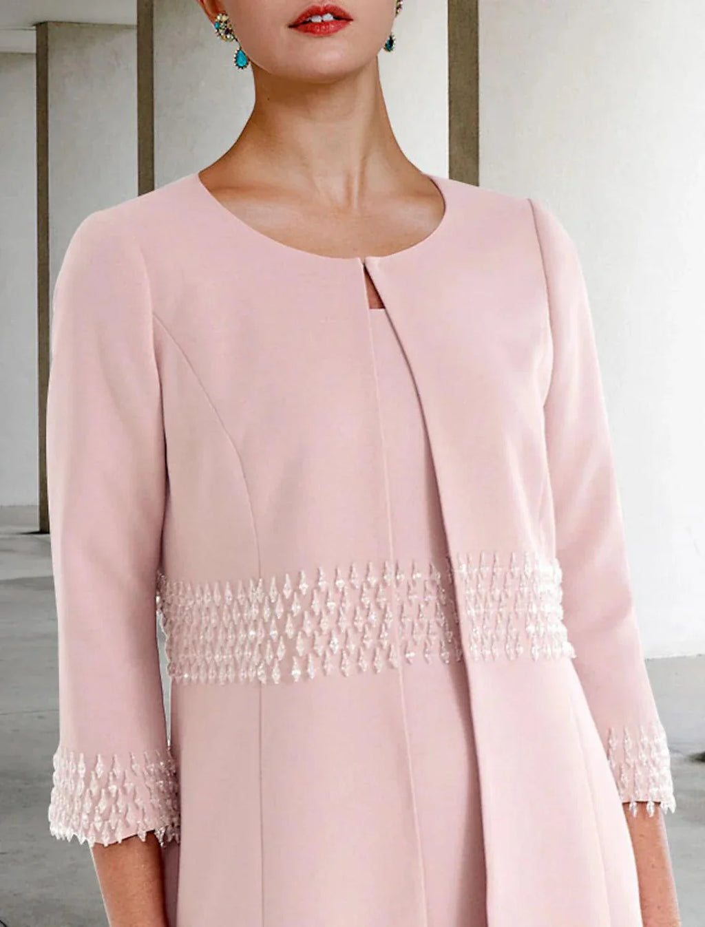 Zweiteiliges Etuikleid/Säulenkleid für die Mutter der Braut, Hochzeitsgast, Kirche, elegant, Rundhalsausschnitt, knielang, Stretch-Stoff, kurzärmelig, Jackenkleider mit Perlenbesatz, Herbst