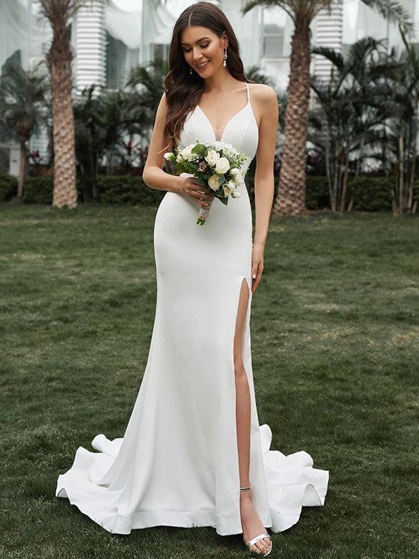 Vestidos de noiva com bainha/coluna, crepe elástico, folhos, cai-cai, sem mangas, cauda longa/escova