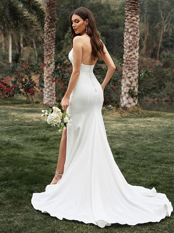Vestidos de noiva com bainha/coluna, crepe elástico, folhos, cai-cai, sem mangas, cauda longa/escova