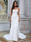 Vestidos de noiva com corte direito/coluna, crepe elástico, franzido, coração, sem mangas, cauda longa/escova